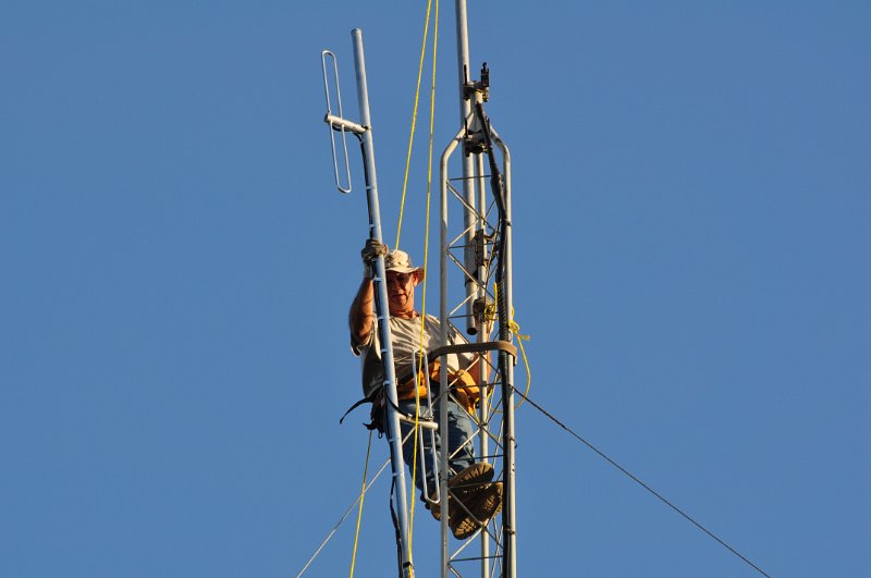K4NBC Installing New Antenna 01.jpg